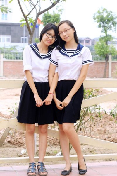 Đồng phục học sinh sinh viên – Đồng phục học sinh cấp II váy xanh, áo cổ tim màu trắng 10